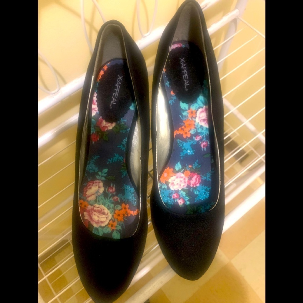 Xappeal Black Faux Suede Pumps Sz 8